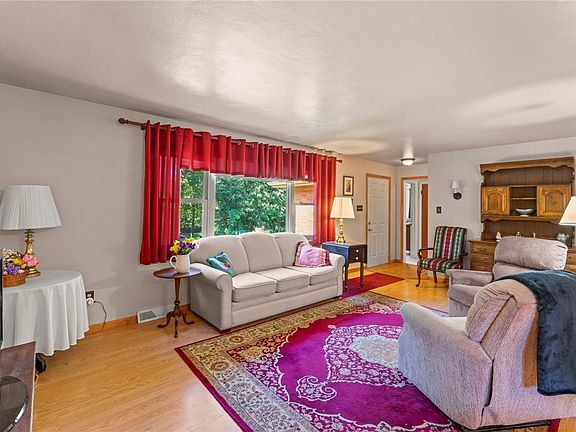 5th image of 70 Fairmont Ave