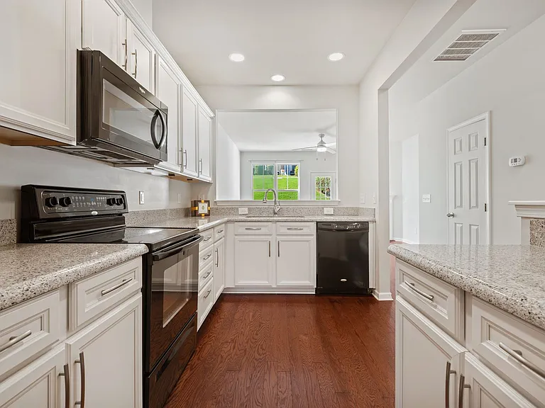 100 Stratford Lakes Dr #265 — Photo 4