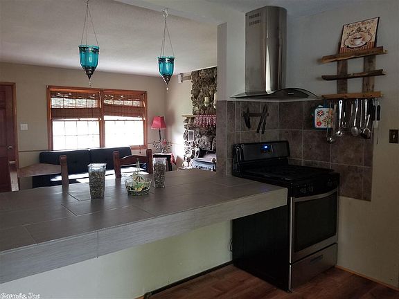 4th image of 19 Iroquois Dr