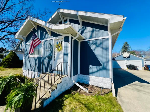 807 N Rath Ave, Ludington, MI 49431