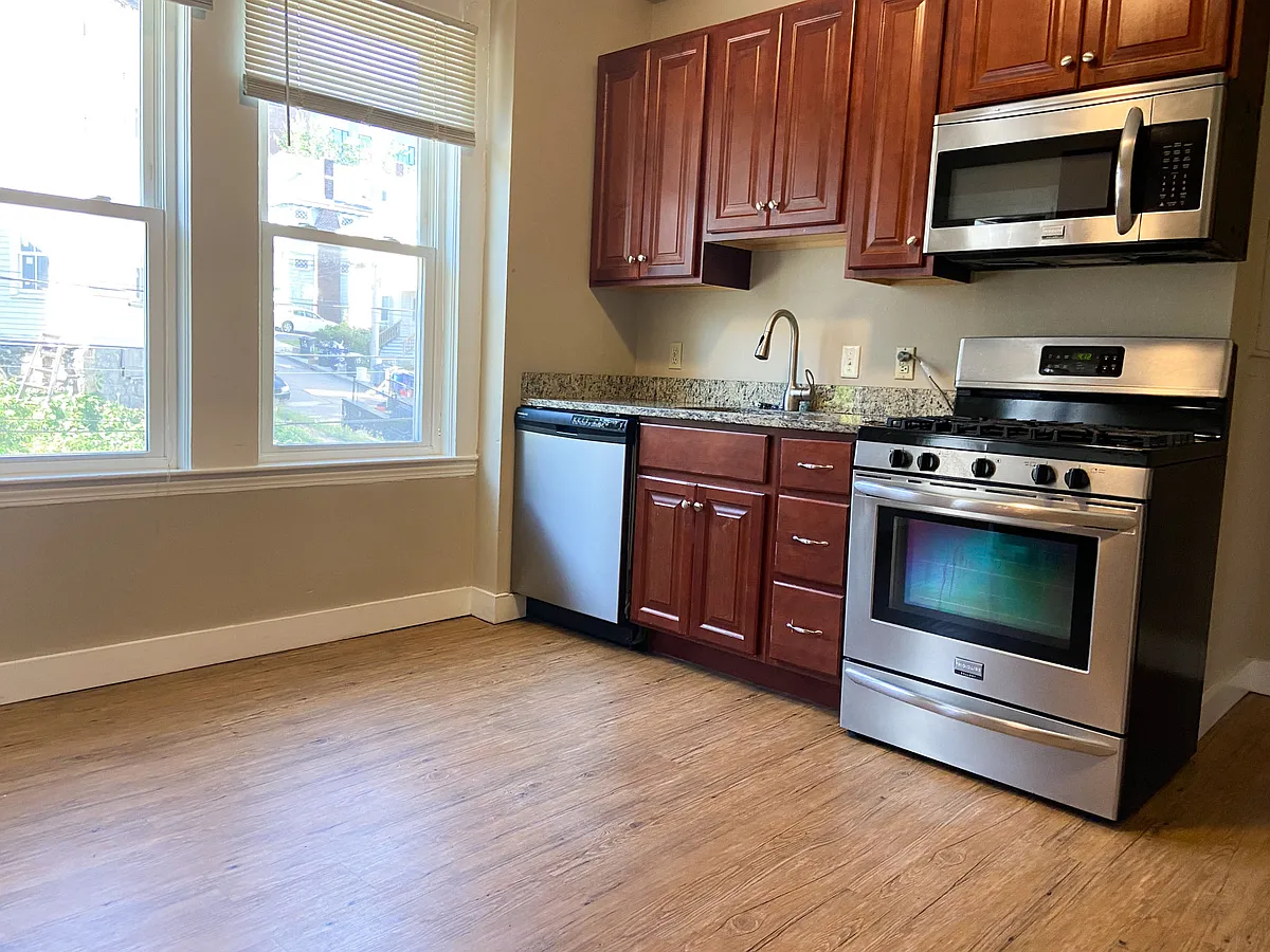 New appliances - 6-8D Sunset St #2