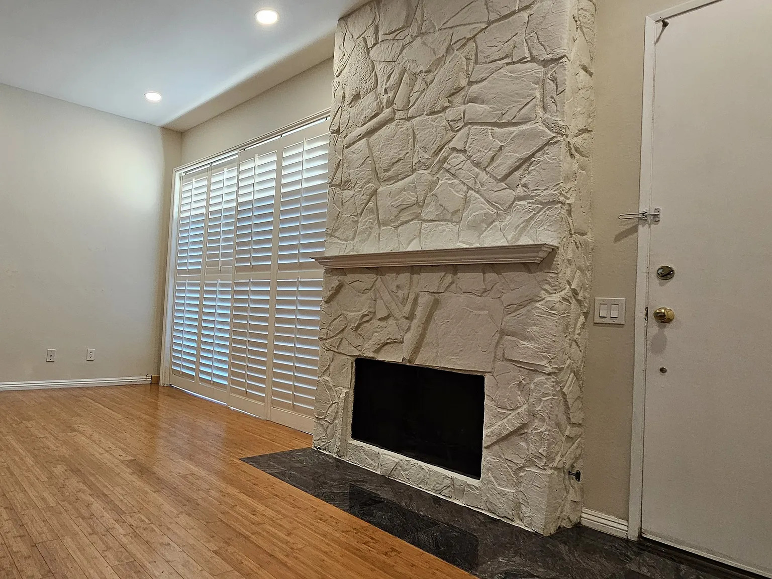 2 bed, 1313 sqft, $4,600 — Photo 3