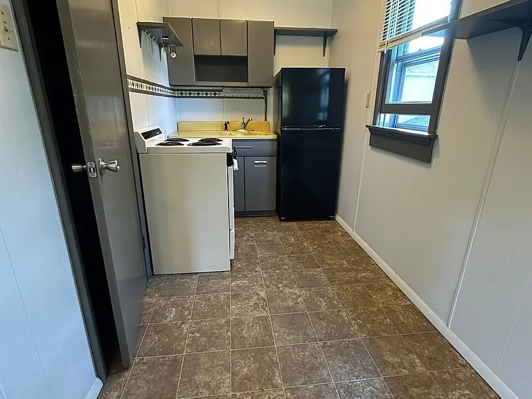 209 W Grand Ave #6 — Photo 2