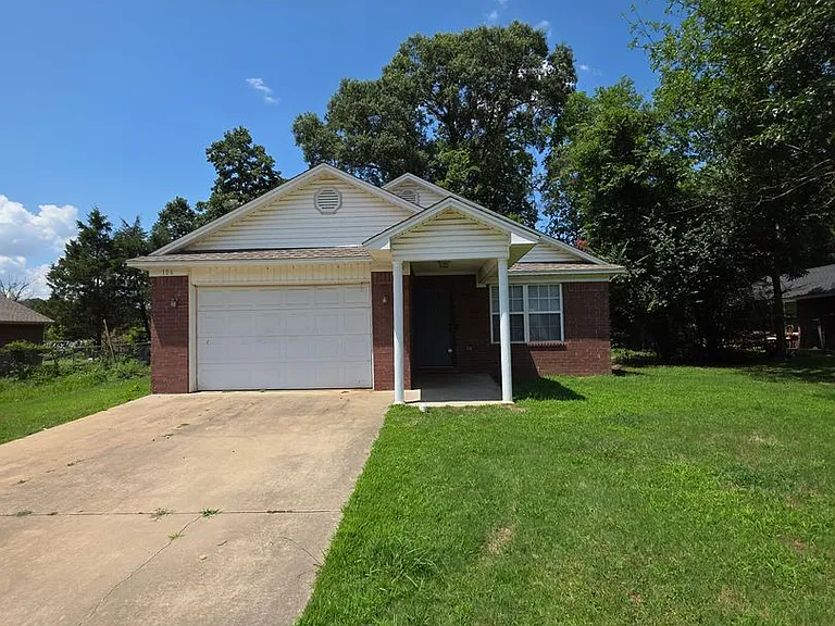 106 Willow Creek Dr — Photo 1