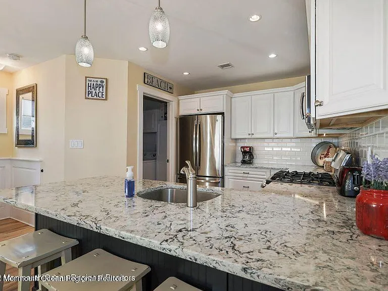 369 W 8th St #4 — Photo 3