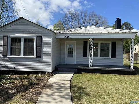 1503 Litchfield Ave — Photo 2