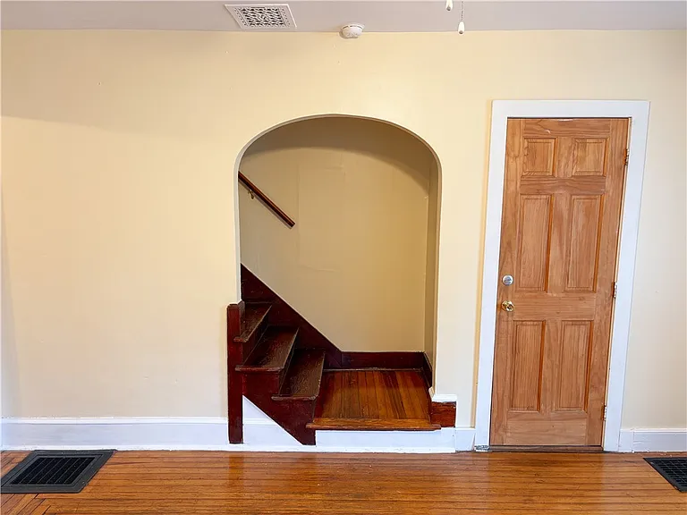 136 Main St — Photo 6