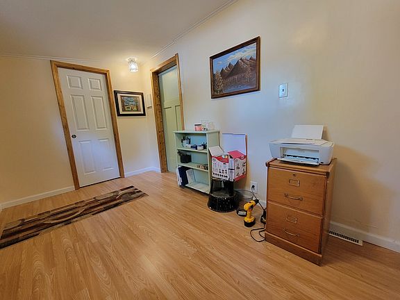 3rd image of 340 E Shorewood Dr