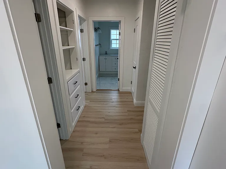 10923 S Firmona Ave — Photo 9