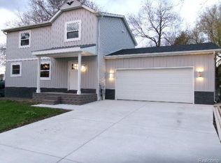 6586 Waldon Glens Ct, Clarkston, MI 48346