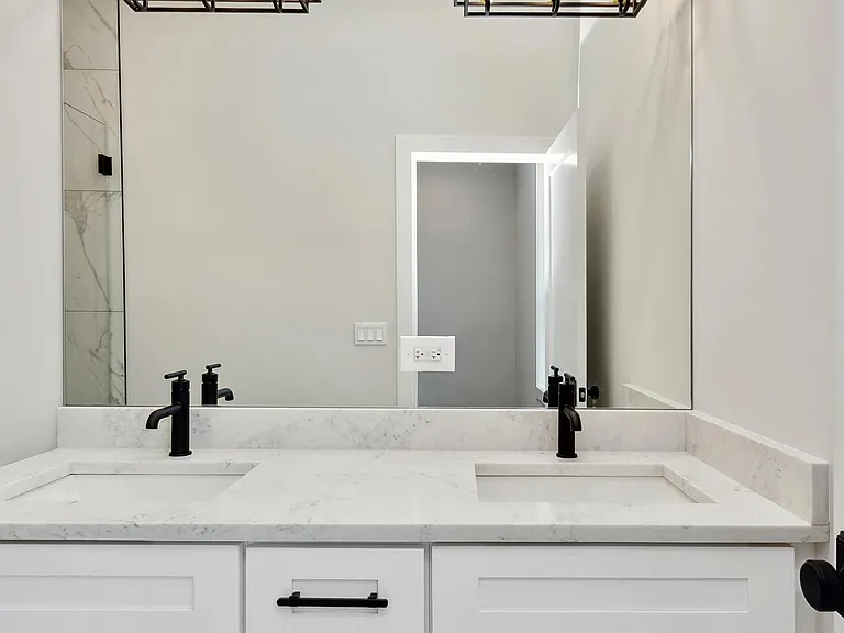 2707 W Washington Blvd #2 — Photo 8
