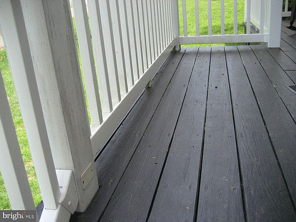 4th image of 160 Beach St