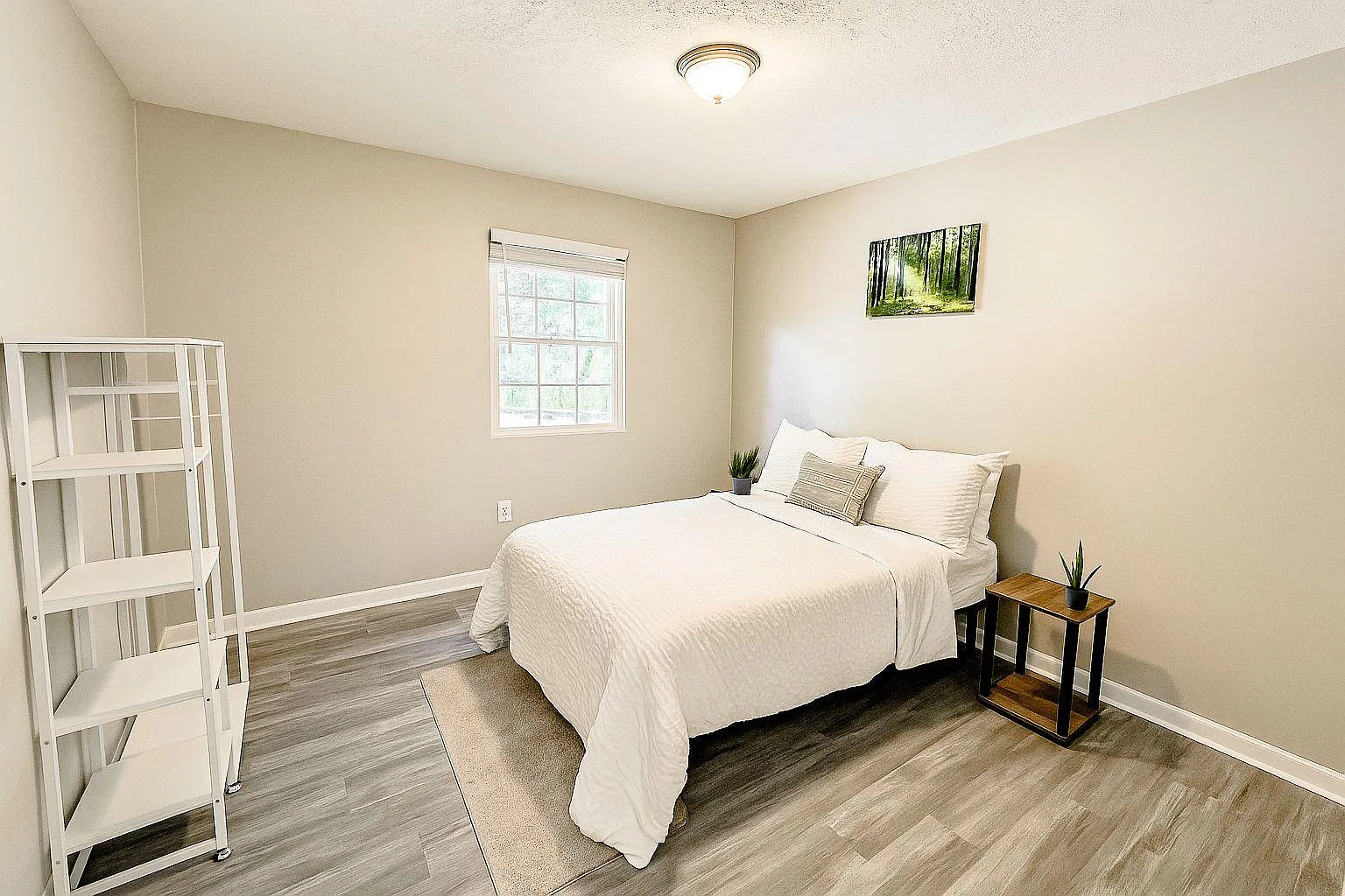 4 bed, 4.0 bath, 2100 sqft, $676 — Photo 1