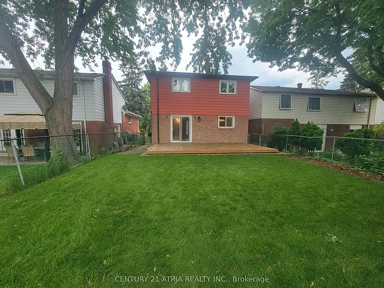 28 Holsworthy Cres — Photo 40