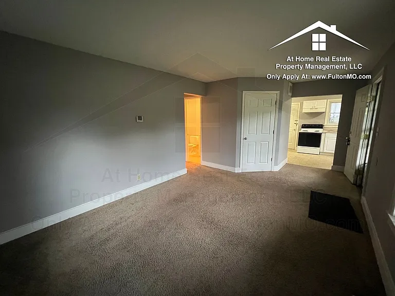 1223 Grand St — Photo 4