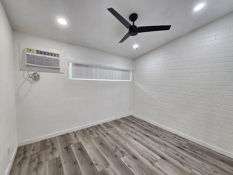 211 S 13th St #4 — Photo 11