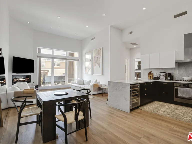 118 S Kenwood St #102 — Photo 5