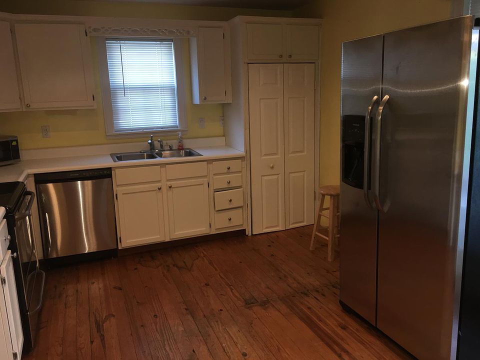 1st image of 903 Wilkie Dr