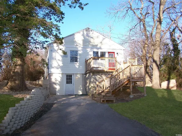 25 Sams Path, Rocky Point, NY 11778
