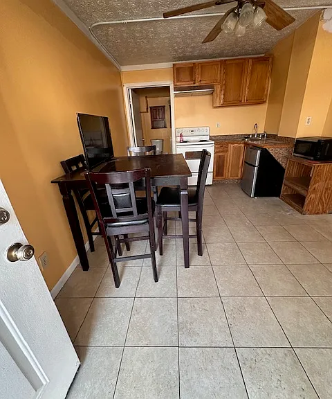 213 Pocahontas Pl #B — Photo 2