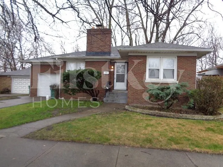 417 Warren St — Photo 1