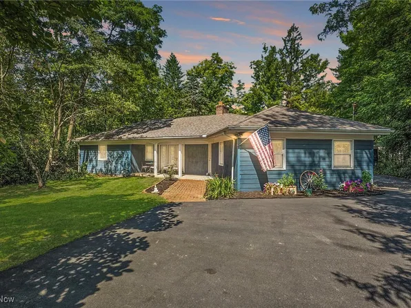 49 Lyndale Dr, Chagrin Falls, OH 44022