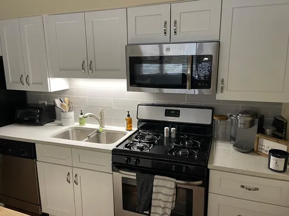 6825 N Overhill Ave #1N, Chicago, IL 60631