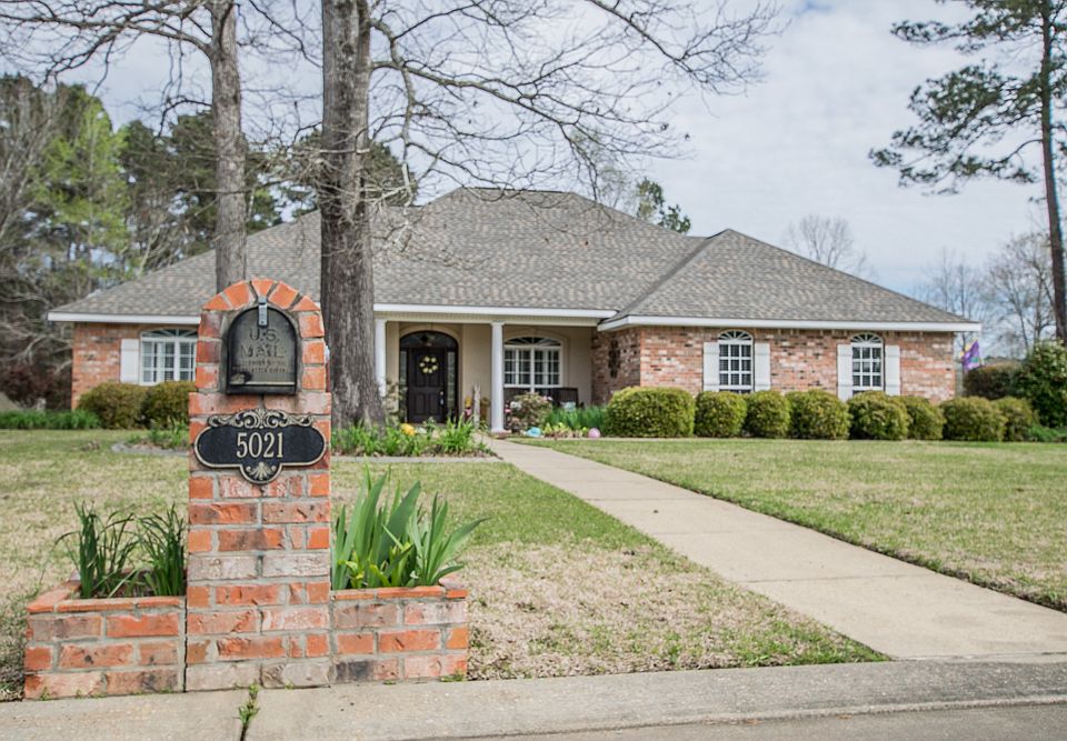 1st image of 5021 Laura Ln