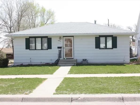 703 E 5th St, McCook, NE 69001