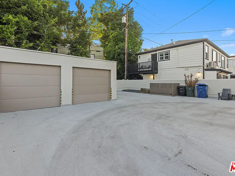 613 Westmount Dr — Photo 31