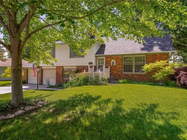 8950 Rene St, Lenexa, KS 66215