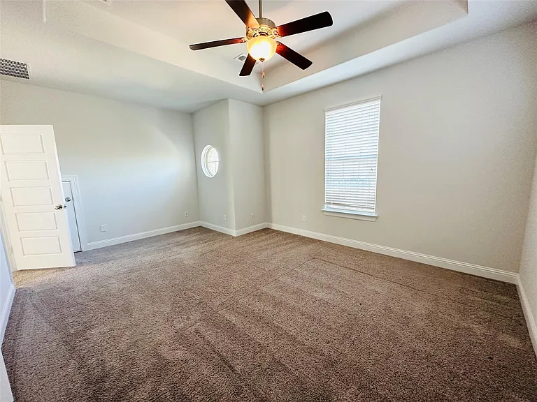806 Davids Way — Photo 16