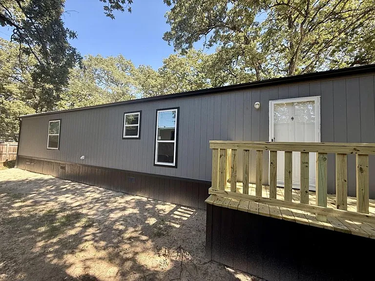 1808 Sheila Dr — Photo 4