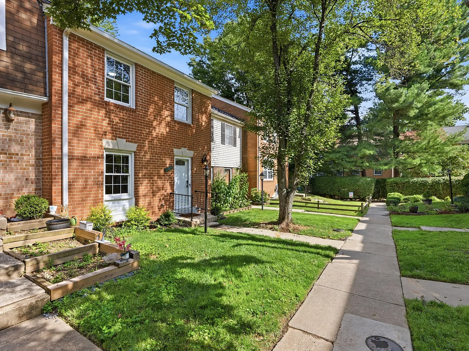 3 bed, 1405 sqft, $2,900 — Photo 2