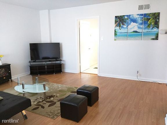 2nd image of 439 N Claremont St APT 3