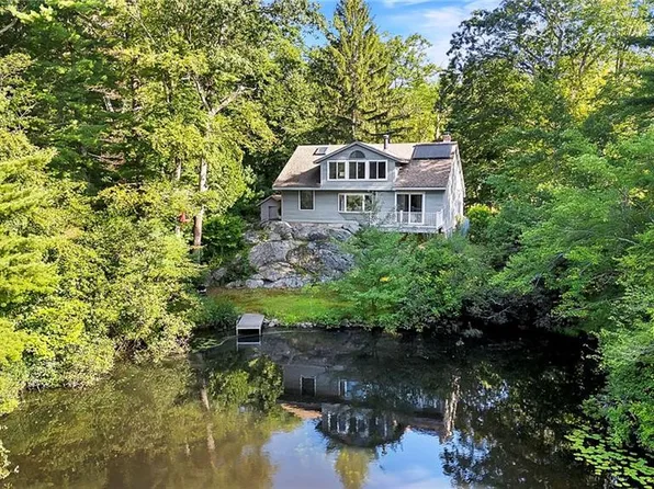 54 Pine Ledge Rd, Greenville, RI 02828