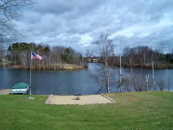 3rd image of 8388 Peninsula Dr E