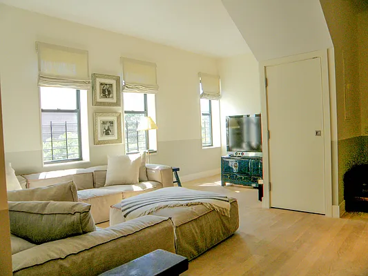 Sold by Vespa Properties Group | media 21