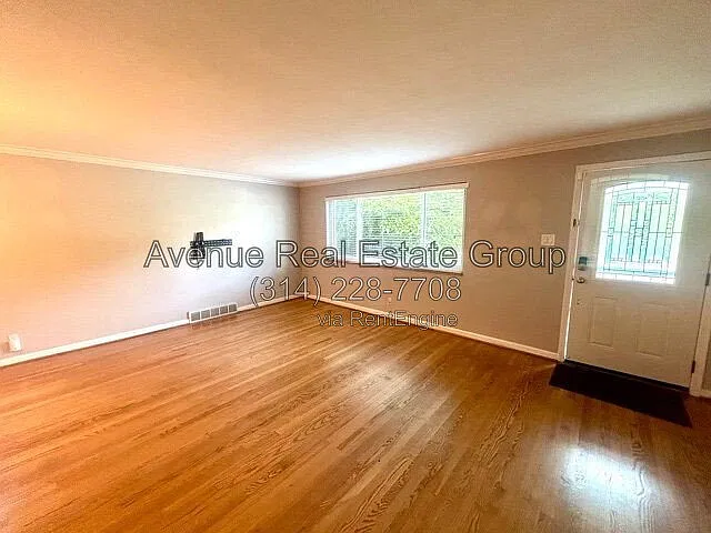 3 bed, 1.0 bath, 1128 sqft, $1,925 — Photo 2