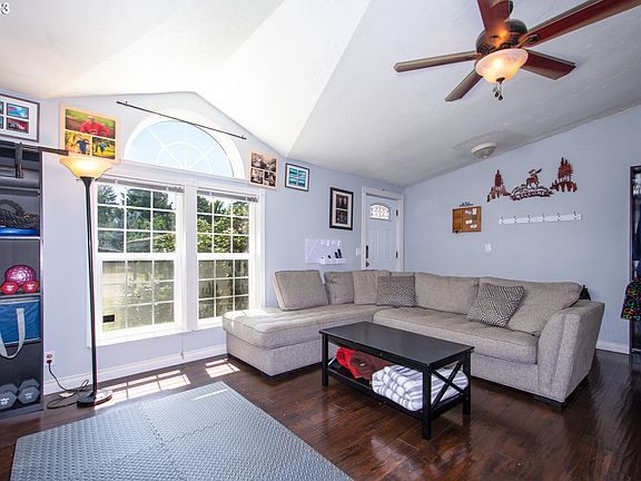 4th image of 14710 NE 85th Cir