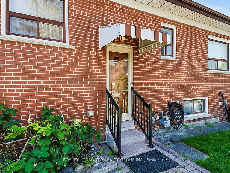 146 Earlscourt Ave #LOWER — Photo 2