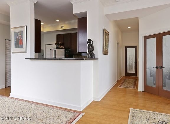 5th image of 6135 N Broadway Ave #600