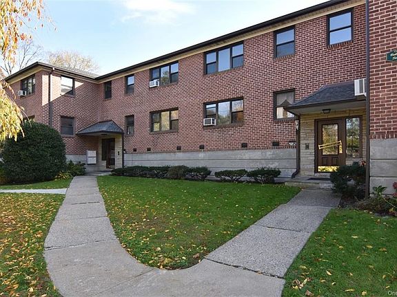2nd image of 154 Martling Ave APT B4