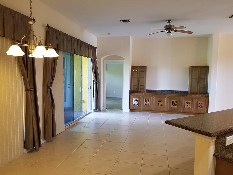 2024 SW Driftwood St — Photo 3