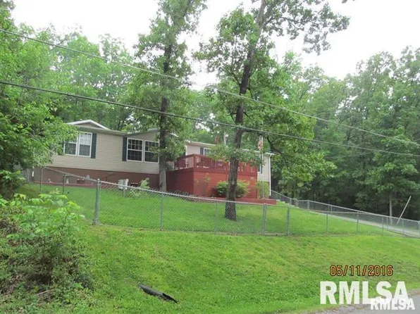 750 Lakeshore Dr N, Goreville, IL 62939