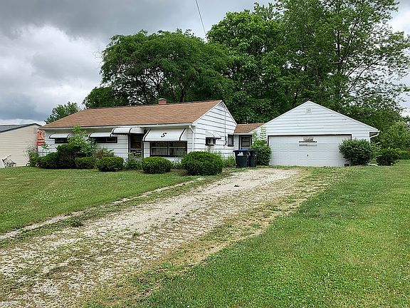 2nd image of 2135 Pinewood Dr