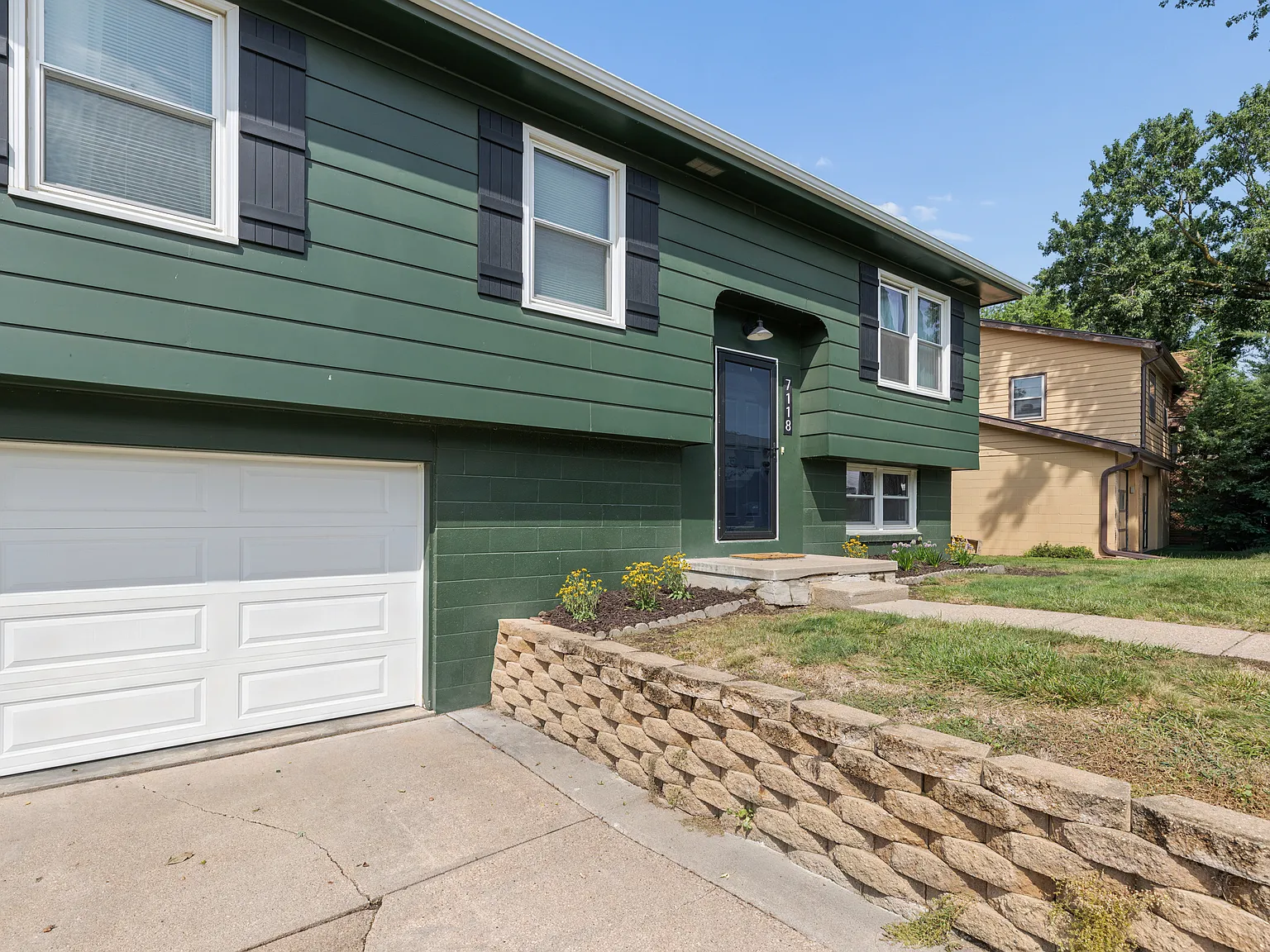 3 bed, 1436 sqft, $1,925 — Photo 3