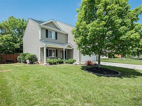 3rd image of 304 Walnut Crossing Dr