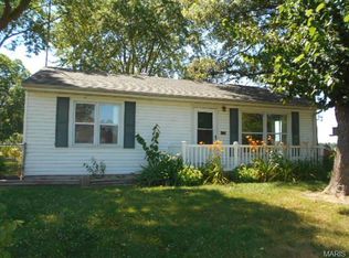530 Collins St, Carlyle, IL