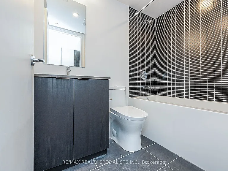 1 Jarvis St #305 — Photo 19